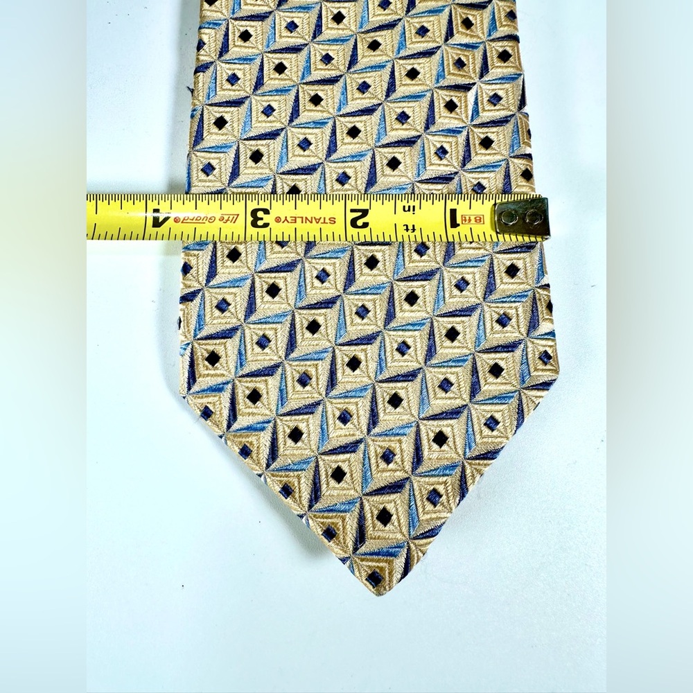 Canali Elegant Geometric Patterned Tie 100% Silk. Made in Italy - Picture 6 of 8